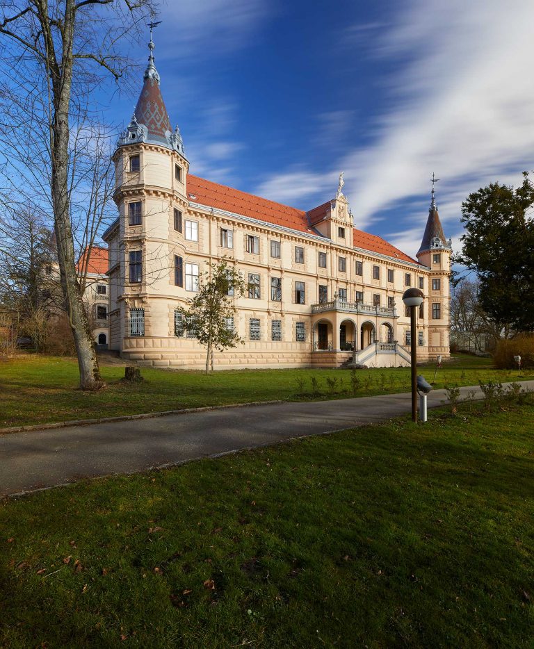 Bildungshaus Schloß Puchberg von außen